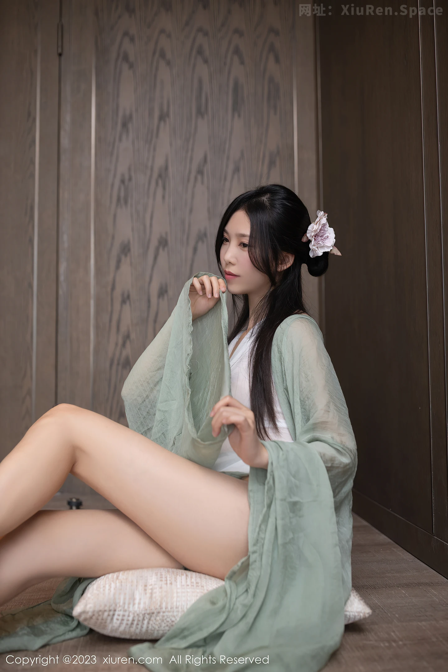 图片[4]-[XiuRen秀人网] 2023.03.15 VOL.6420 利世 青色古装汉服加白色情趣睡衣性感私房写真集-秀人网官方网站